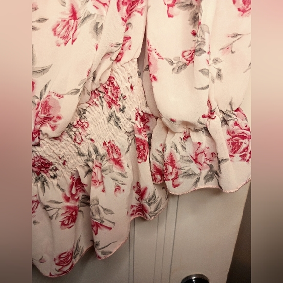 Floral Off-shoulder Flowy crop top Shein - Picture 3 of 4